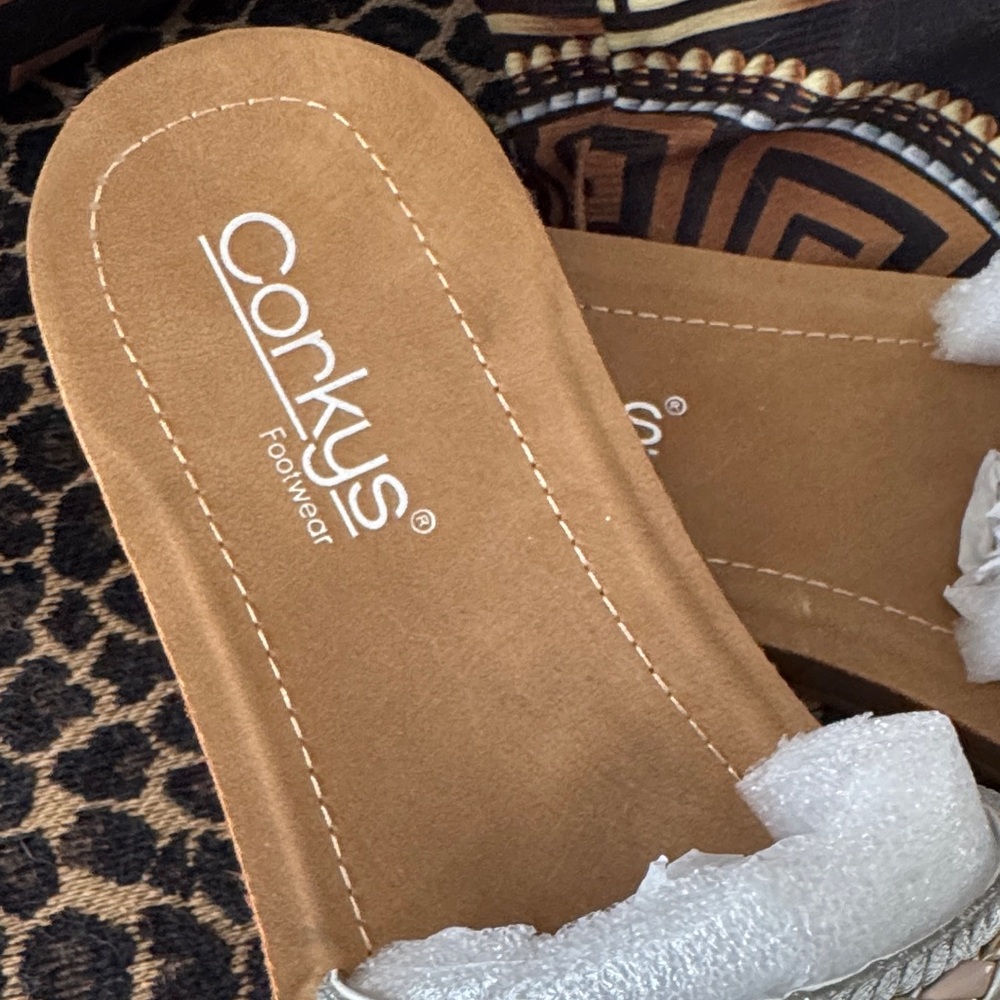 NWOT - Corkys Women's Beaded Sandals - Tan and Cream - Picture 3 of 4